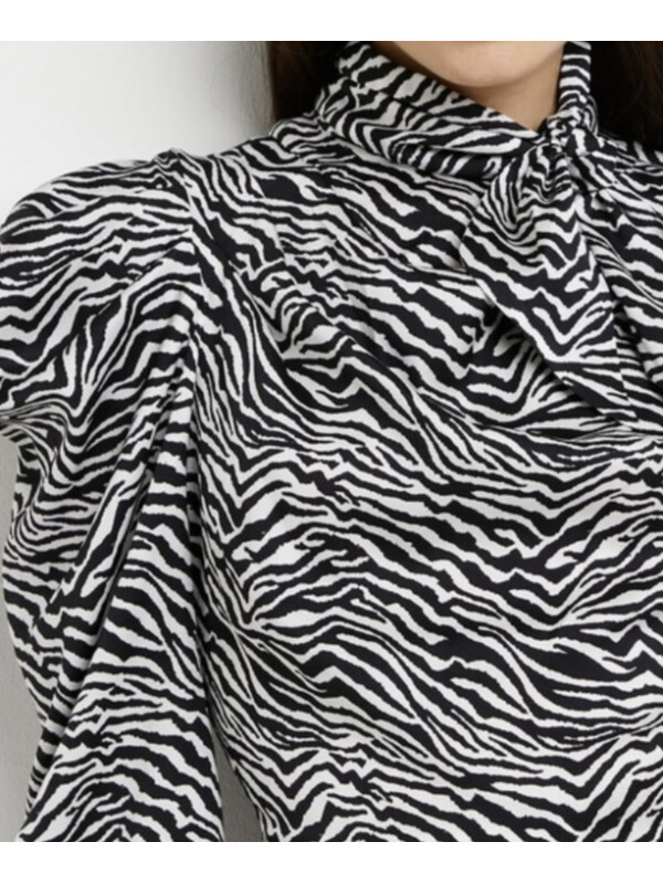 BLUZA CU MANECI BUFANTE 