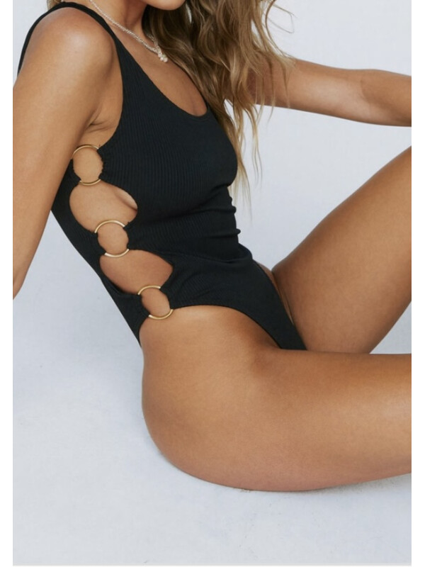 COSTUM DE BAIE CU INELE 