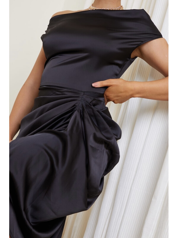 ROCHIE MIDI CU FUSTA DRAPATĂ DE SATIN NEGRU