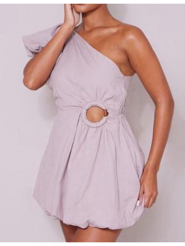 ROCHIE CU DETALIU INEL