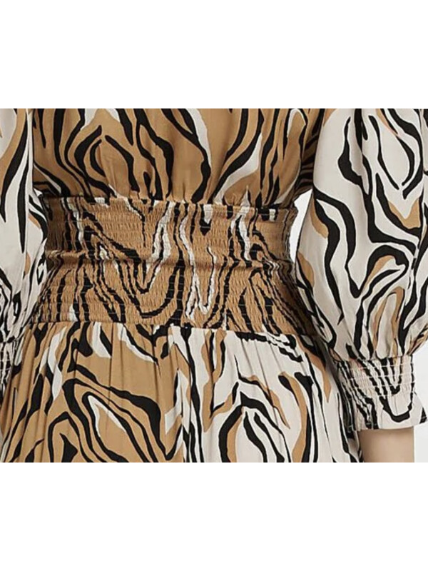 ROCHIE CU DECOLTEU IN V RIVER ISLAND 