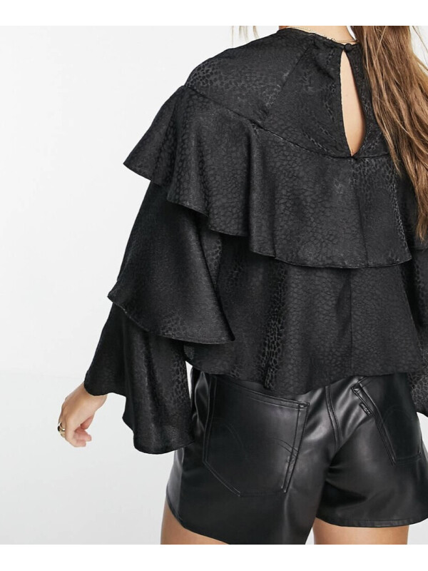 BLUZA DIN SATIN CU VOLANE