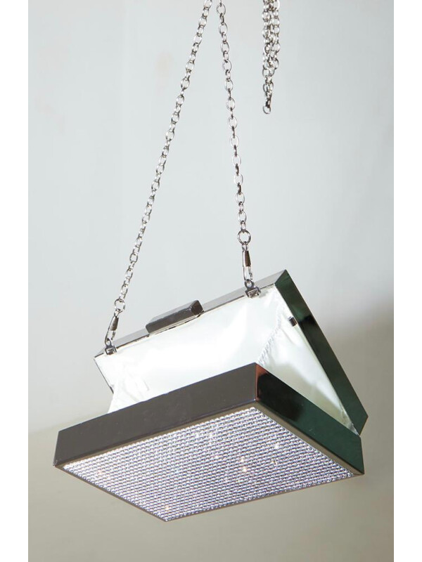 CLUTCH CU DETALIU PIETRE STRĂLUCITOARE