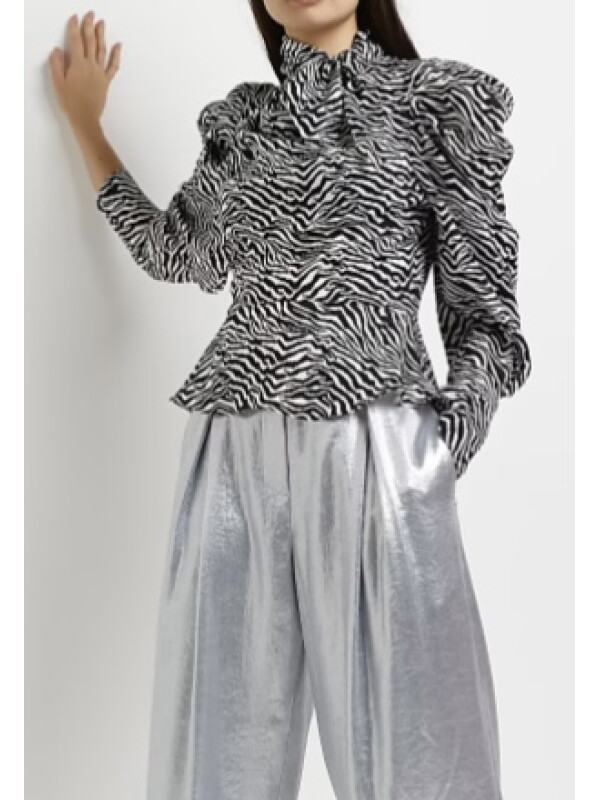 BLUZA CU MANECI BUFANTE 