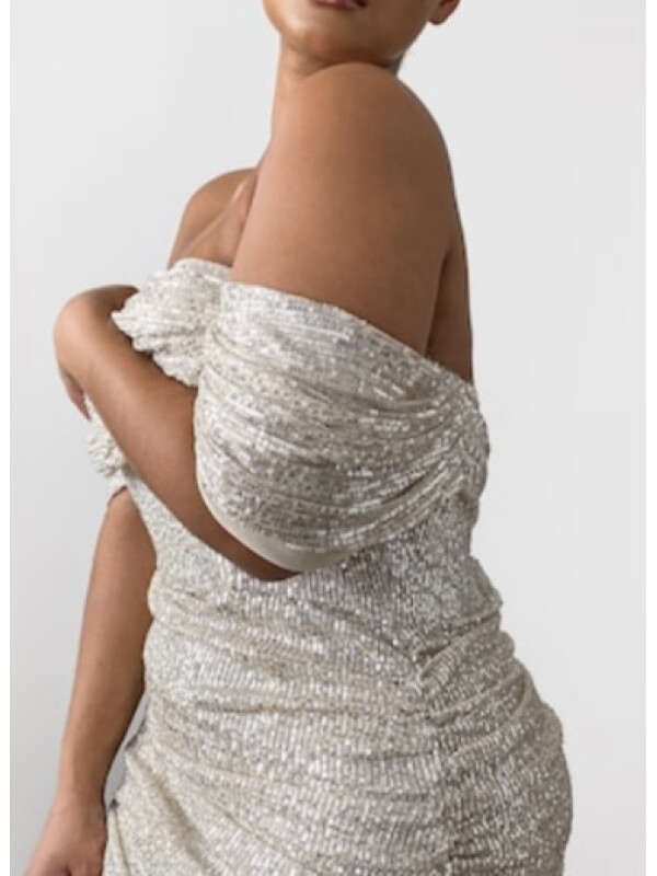 PLUS ROCHIE BARDOT BODYCON CU PAIETE CREMA