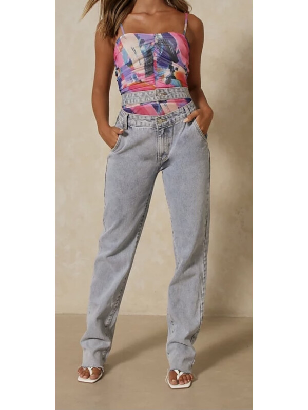 BODY CU IMPRIMEU ABSTRACT