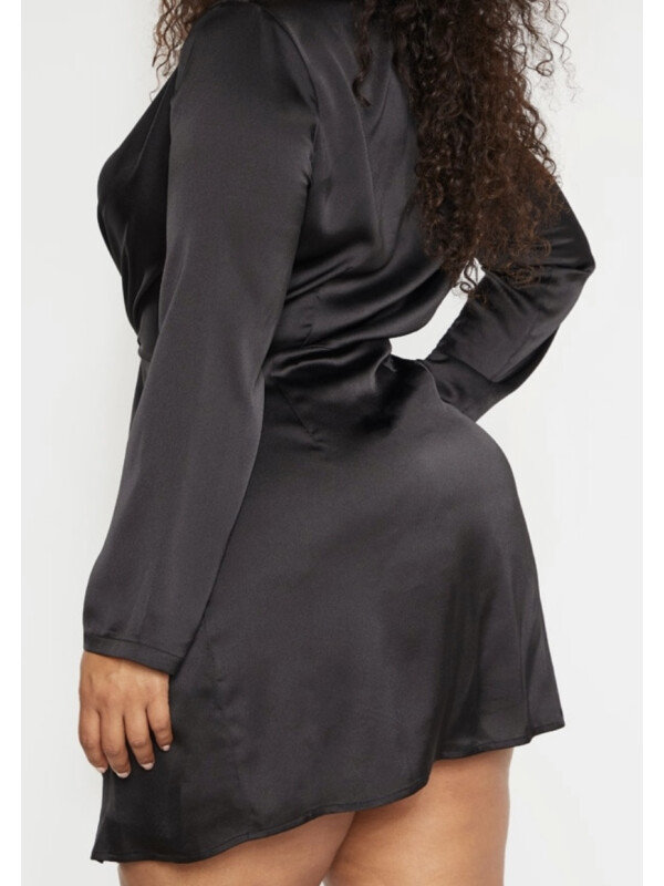 PLUS ROCHIE NEGRU SATINAT CU MANECA LUNGA