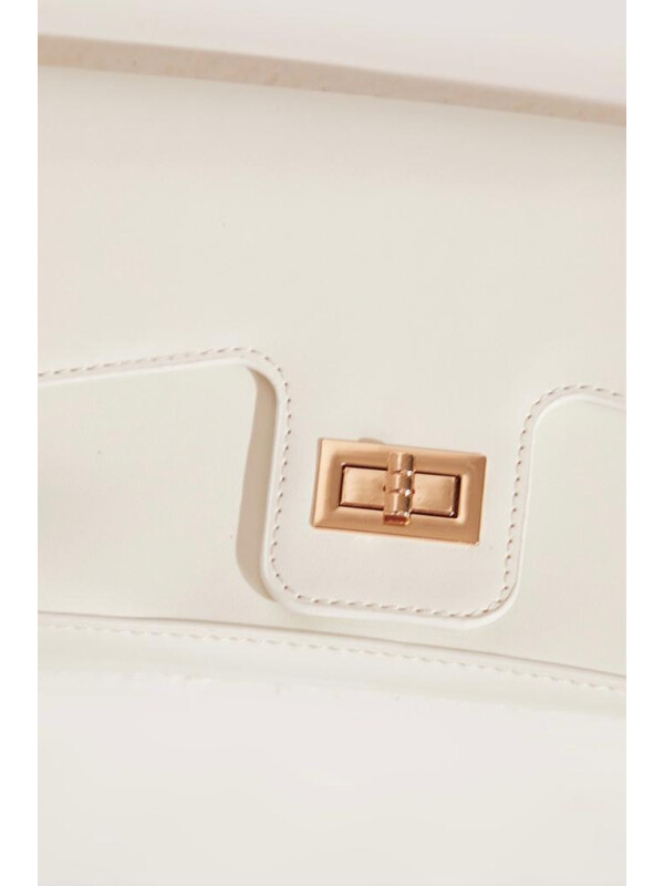 GEANTĂ  CU DETALII AURII