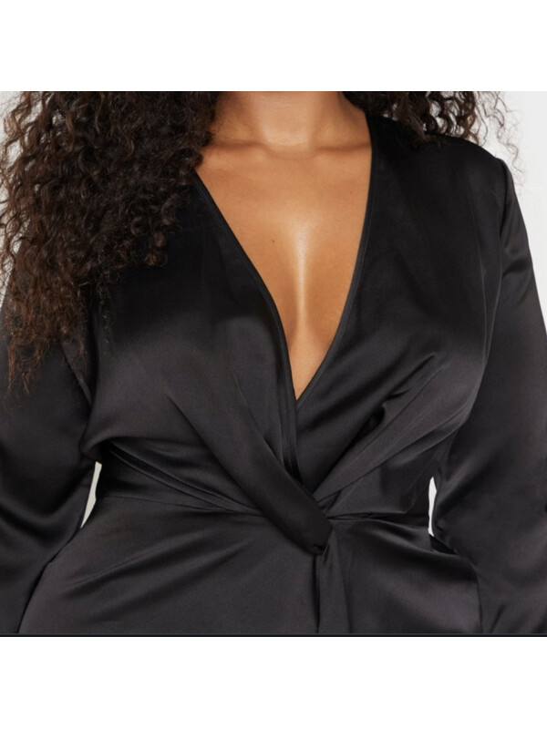 PLUS ROCHIE NEGRU SATINAT CU MANECA LUNGA