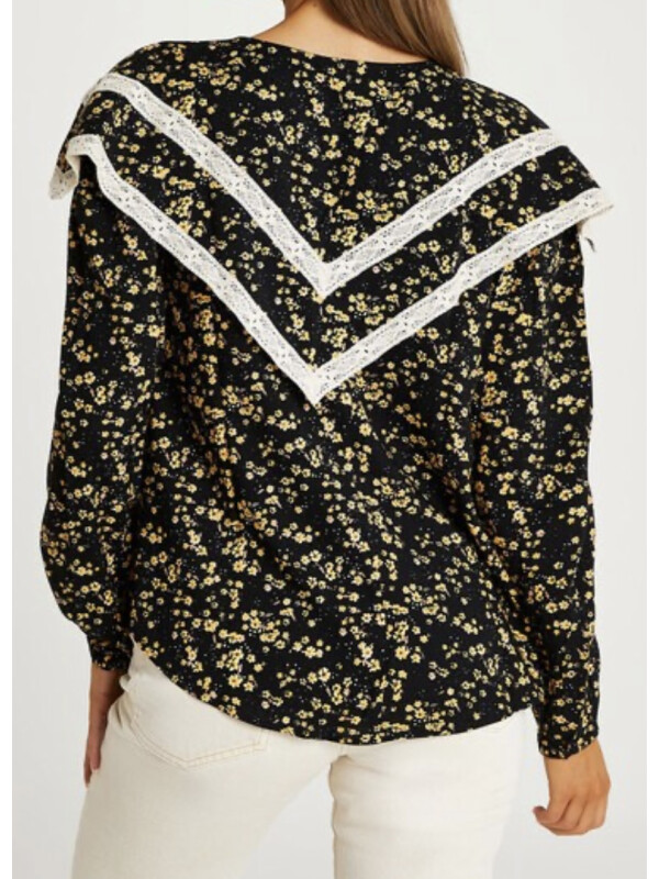 BLUZA CU DANTELA LA GULER