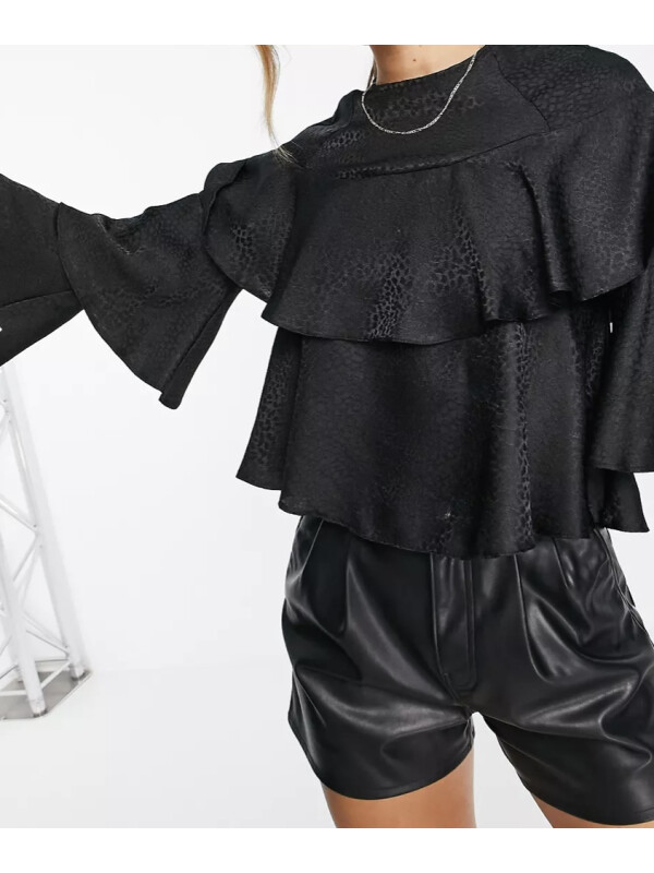 BLUZA DIN SATIN CU VOLANE 