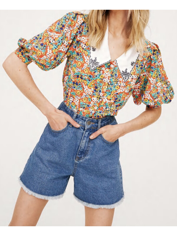 Tricou cu detaliu guler 