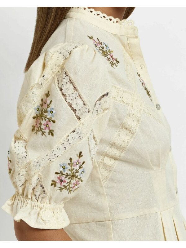 CĂMAȘĂ CU BRODERIE 