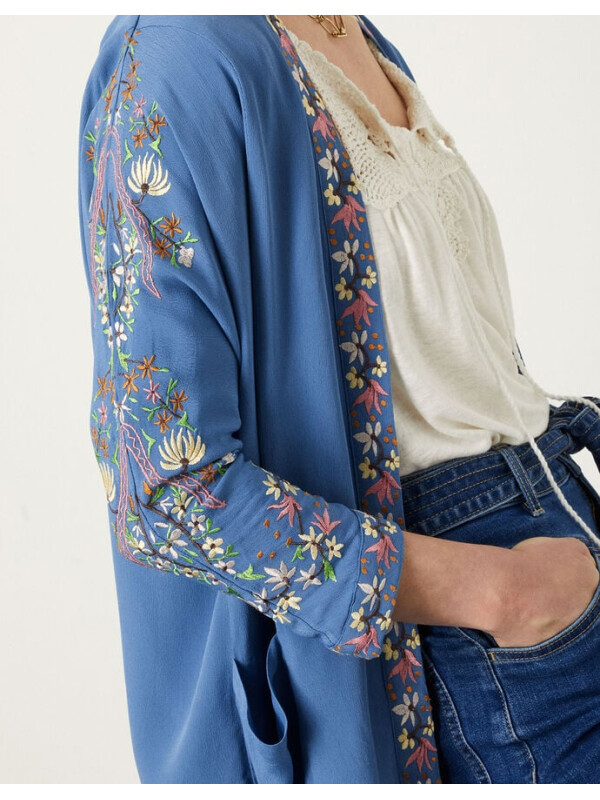 Kimono Hermione albastru, decorat cu detalii florale, realizat din vâscoză sustenabilă.-Monsoon-Albastru-S