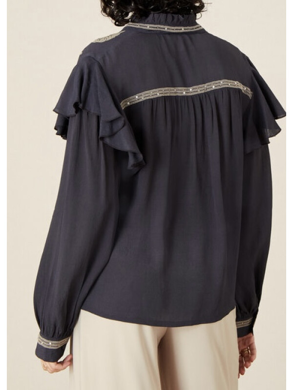 Bluză gri cu broderie în stil victorian