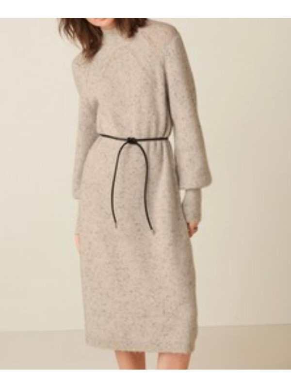 ROCHIE CU CUREA ÎN TALIE