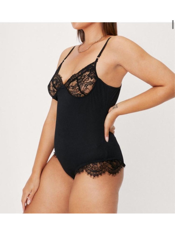 LENJERIE BODY CU DETALII DIN DANTELA