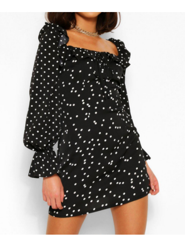 Rochie cu buline cu decolteu pătrat