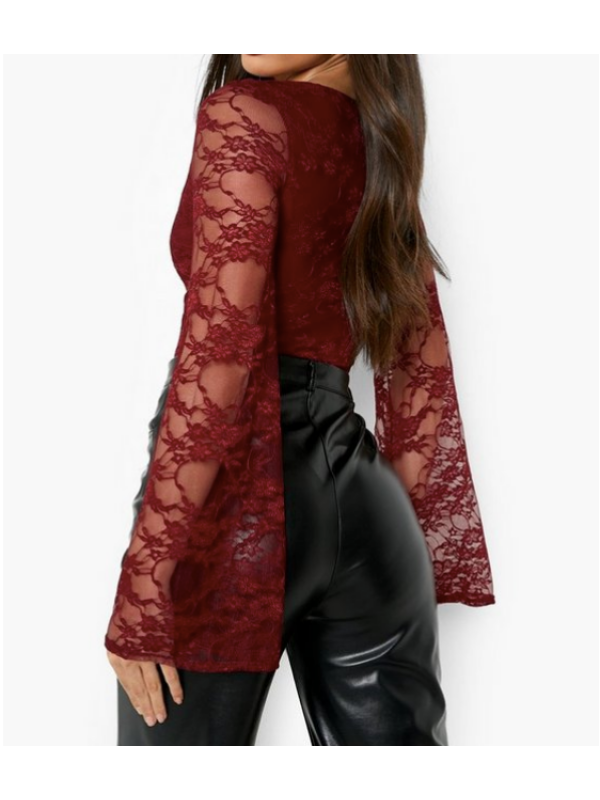 BODY ÎNALT DIN DANTELĂ CU MÂNECĂ EVAZATĂ