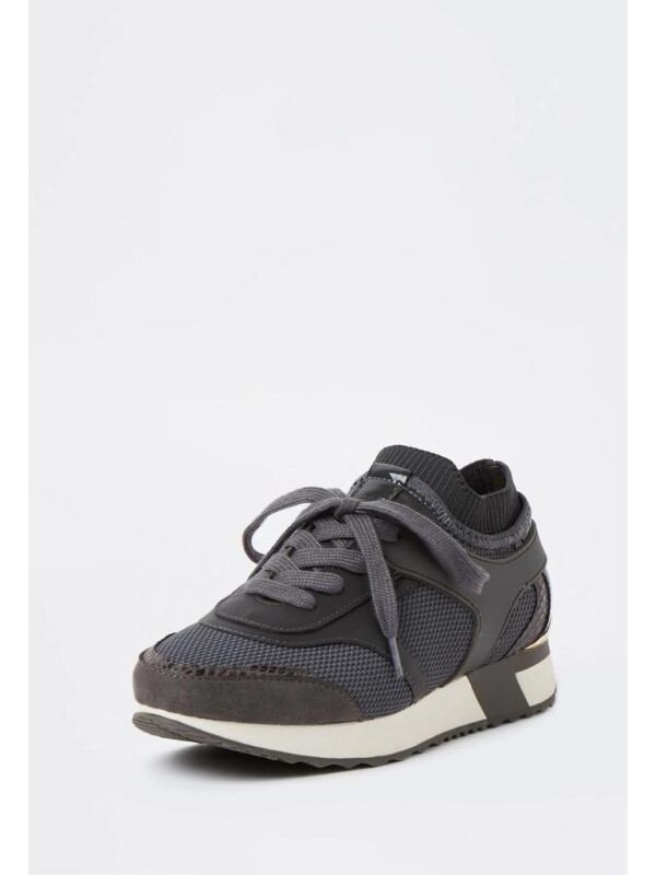 ADIDAȘI RIVER ISLAND