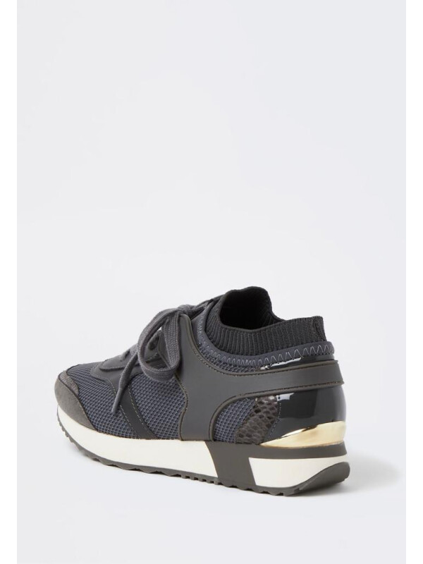 ADIDAȘI RIVER ISLAND