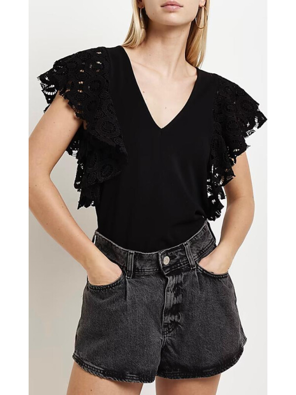 BLUZĂ CU DETALIU DANTELĂ ȘI VOLANE