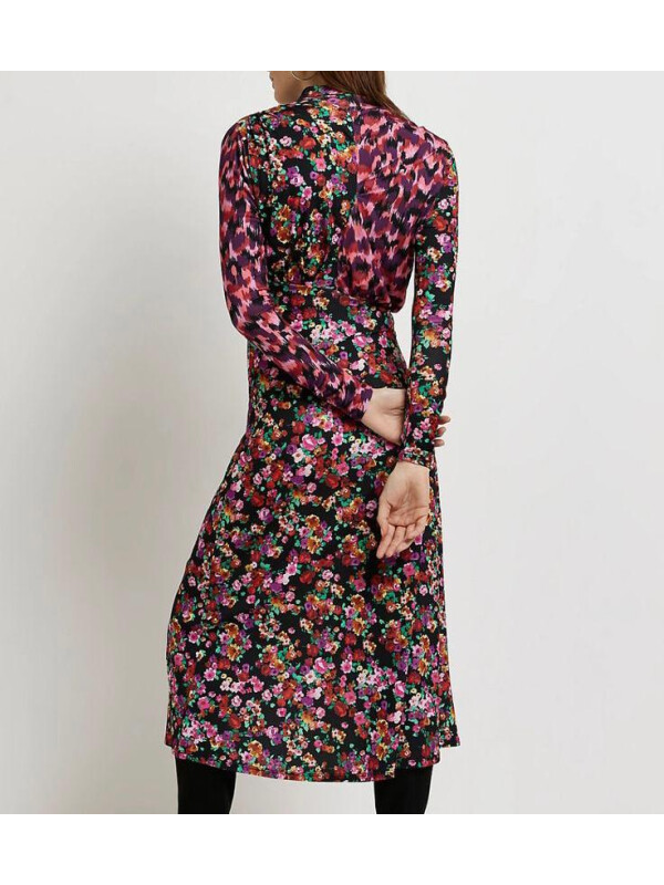 ROCHIE CU IMPRIMEURI FLORALE CONTRASTANTE