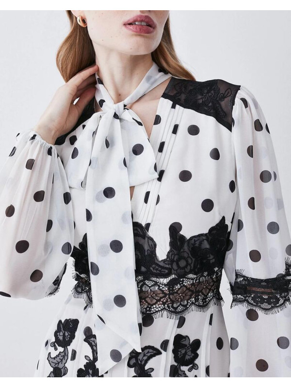 ROCHIE DIN DANTELA SI BRODERIE