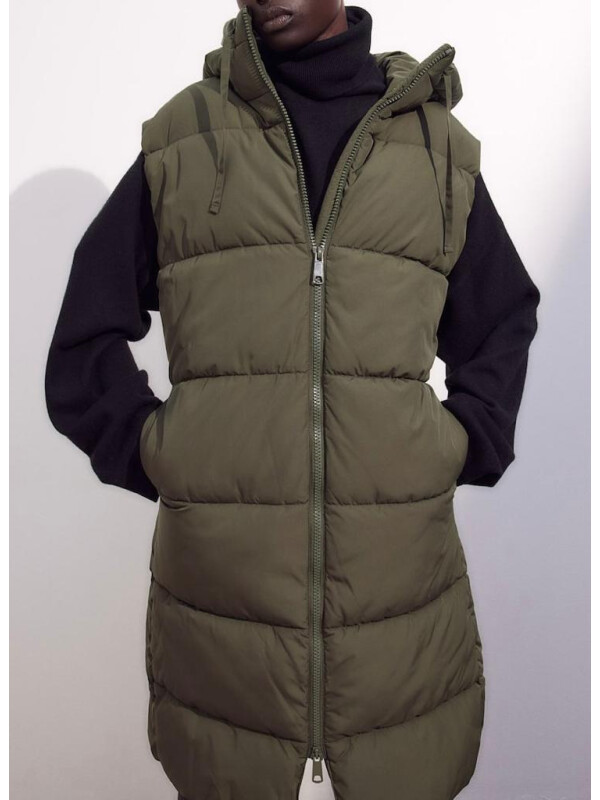 VESTA PUFOASA CU GLUGA