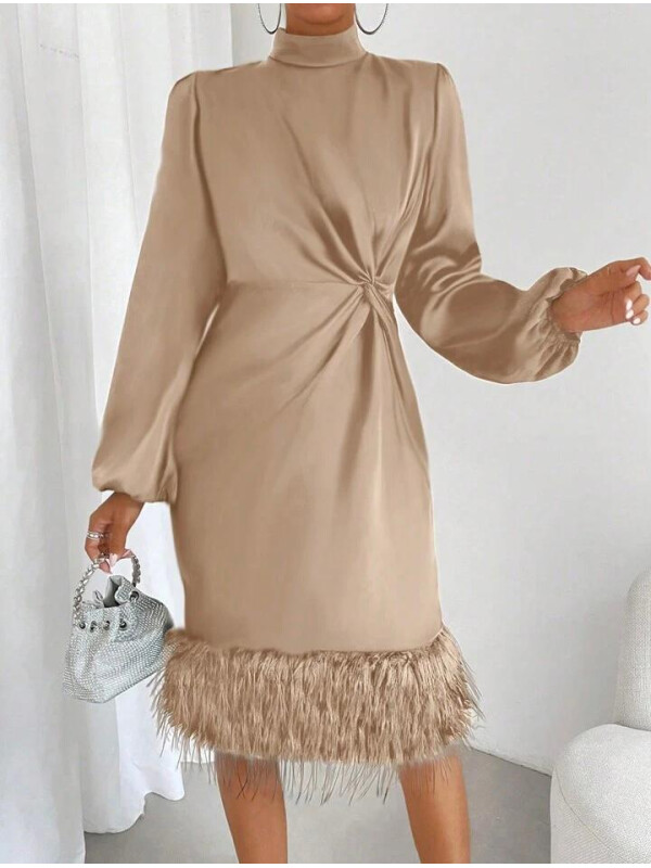 ROCHIE CU TIV RĂSUCIT ÎN FAȚĂ