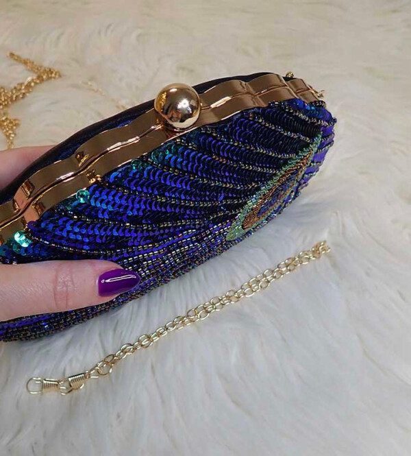 CLUTCH CU PAIETE ȘI LANȚ