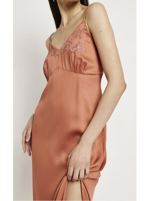 ROCHIE LEJERA DIN MODAL