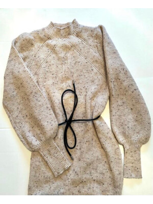 ROCHIE CU CUREA ÎN TALIE