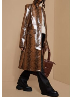 PALTON CU ASPECT LĂCUIT