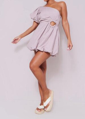 ROCHIE CU DETALIU INEL