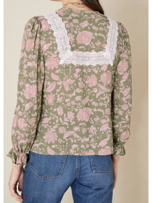Bluză verde cu imprimeu floral și inserții din dantelă
