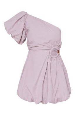 ROCHIE CU DETALIU INEL