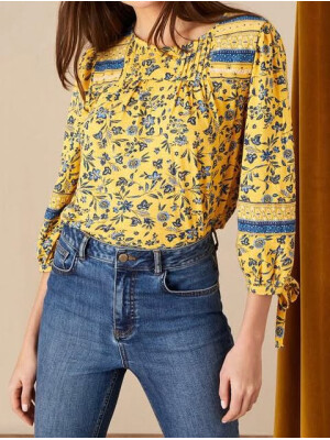 Bluză galbenă lejeră, cu detalii la guler și șnururi la mâneci 