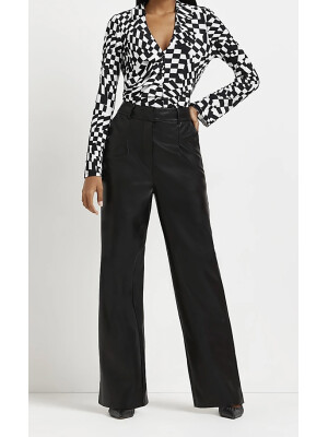 CAMASĂ ALBĂ CU VOLANE ÎN FAȚĂ