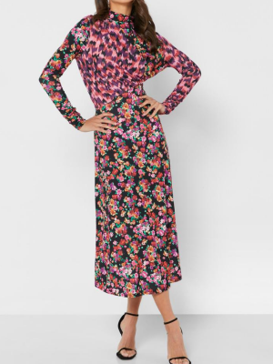 ROCHIE CU IMPRIMEURI FLORALE CONTRASTANTE