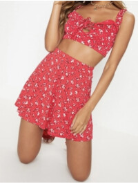 FUSTA SCURTA CU FLORI ALBE 