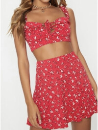 FUSTA SCURTA CU FLORI ALBE 