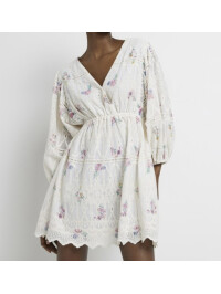 ROCHIE CREM CU DANTELA 