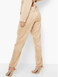 Pantaloni crem din satin Boohoo