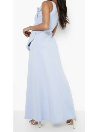 Rochie maxi cu detaliu plisat pe un umăr