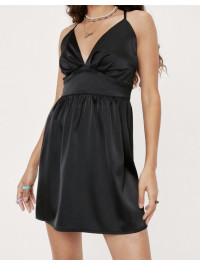 Rochie mini din satin cu bretele încrucișate la spate Nasty Gal 