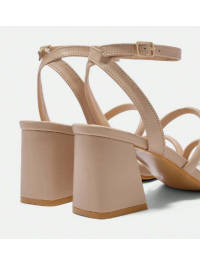 Sandale la modă cu toc mediu 