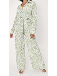 Pantaloni largi cu imprimeu abstract mic