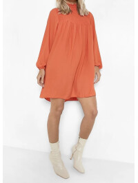 ROCHIE ÎNCREȚITĂ IN FATA CU GULER INALT