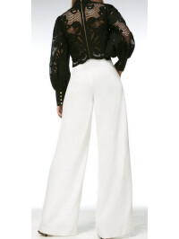 Pantaloni albi largi